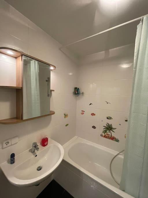 Modern And Comfortable Next To Mainstation Apartment Vienna
